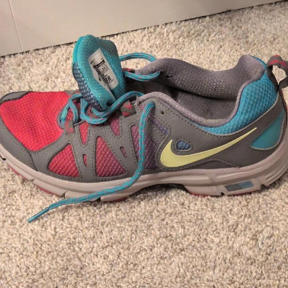Nike Women's  Pink and Teal Trail Shoes - Picture 8 of 9